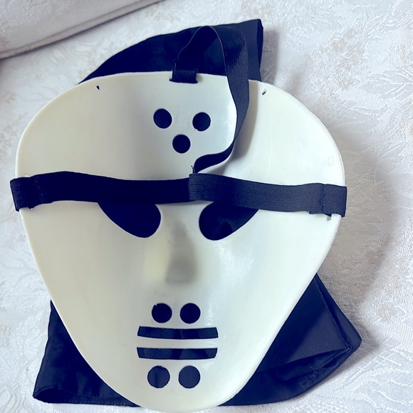 Goalie Hockey Jason Mask for Halloween Costume - Picture 3 of 3